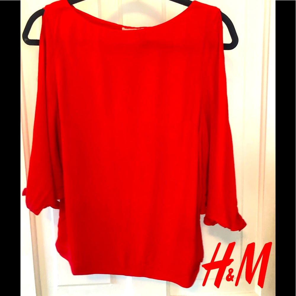 NWOT H&M Cold-shoulder shirt